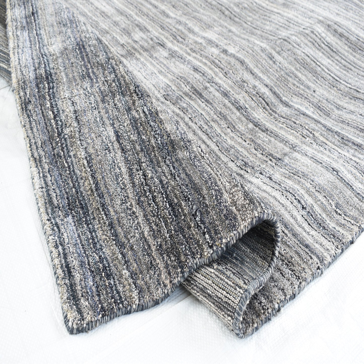 Carpe Natura Handloom Banana Silk Grey Area Rug